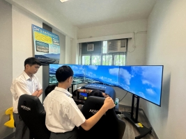 資訊科技學生參與模擬飛行課程